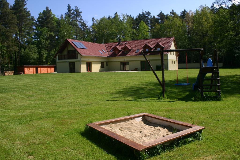 Penzion U Blatce Hotel Nove Hrady  Bagian luar foto